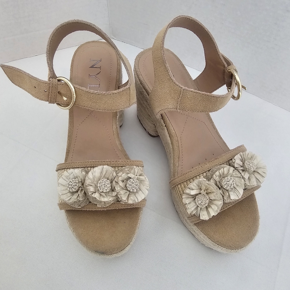 NYDJ Cream Espadrille Platform Sandals  with Floral Accents  Size 7 EUC $29. - Picture 3 of 11